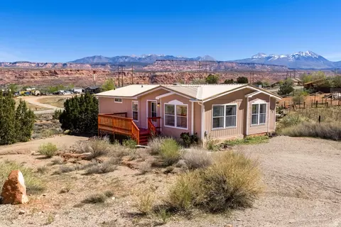 Exterior - 3453 Lemon Ln, Moab, UT 84532 photo 2 of 9