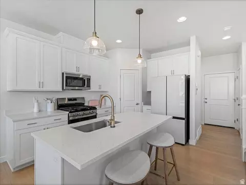 6825 S Clever Peak Ln W, West Jordan, UT 84081