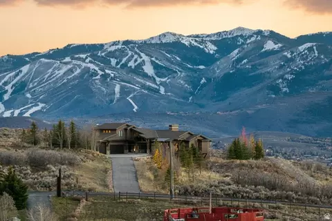 8833 Highfield Rd, Park City, UT 84098