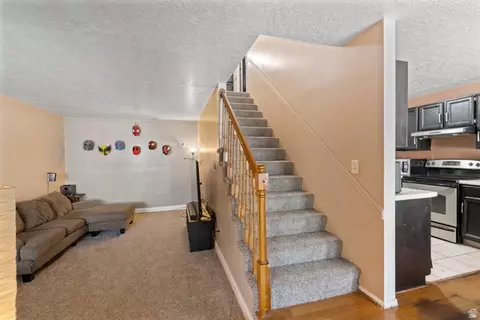 165 W Pheasantbrook Dr S, Centerville, UT 84014