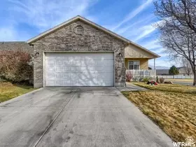 10541 S Juniper Hills Dr, South Jordan, UT 84009