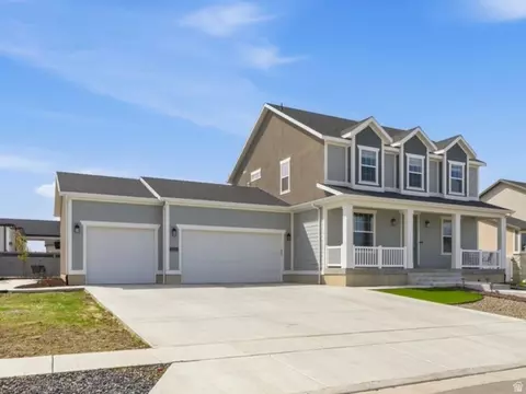 Exterior - 3233 W 2500 N, Clinton, UT 84015 photo 3 of 9