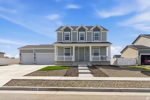 Exterior - 3233 W 2500 N, Clinton, UT 84015 photo 2 of 9