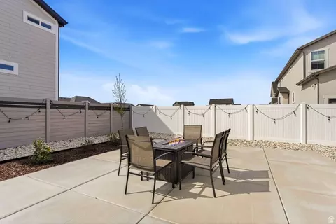 Exterior - 3233 W 2500 N, Clinton, UT 84015 photo 4 of 9