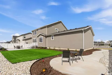 Exterior - 3233 W 2500 N, Clinton, UT 84015 photo 5 of 9