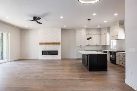 Living - 372 W Ascent Dr #261, Hideout, UT 84036 photo 5 of 6