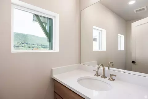 Bath - 372 W Ascent Dr #261, Hideout, UT 84036 photo 1 of 4