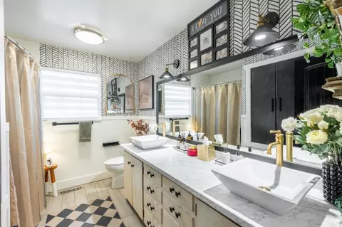Bath - 3043 N Bannock Dr E, Provo, UT 84604 photo 2 of 3