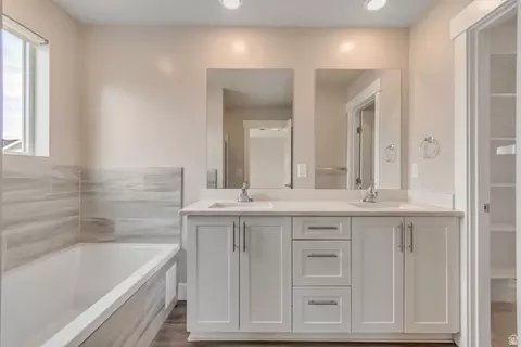Bath - 1052 W 1970 S, Orem, UT 84058 photo 3 of 5