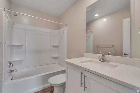 Bath - 1052 W 1970 S, Orem, UT 84058 photo 5 of 5