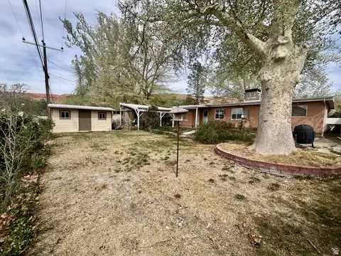 Exterior - 384 Tusher St, Moab, UT 84532 photo 12 of 14