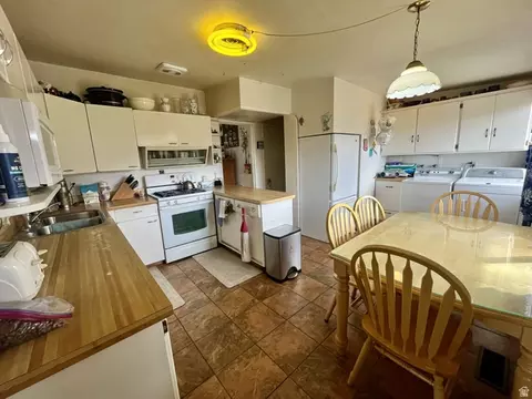 Kitchen - 384 Tusher St, Moab, UT 84532 photo 2 of 4