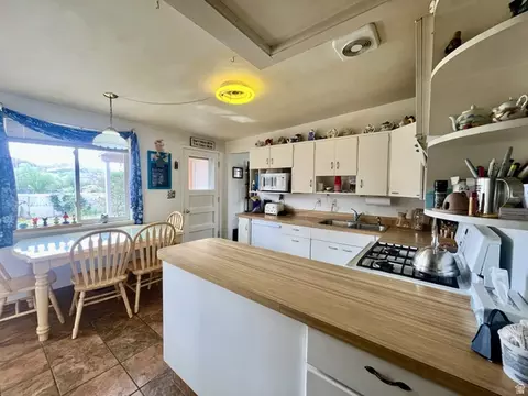 Kitchen - 384 Tusher St, Moab, UT 84532 photo 1 of 4