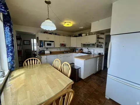Kitchen - 384 Tusher St, Moab, UT 84532 photo 4 of 4