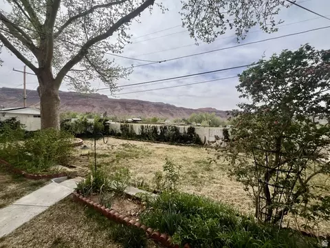 Exterior - 384 Tusher St, Moab, UT 84532 photo 13 of 14