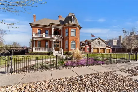 42 W Center St, Kaysville, UT 84037