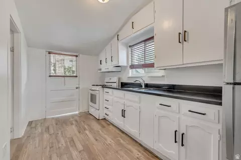 Kitchen - 8831 S 400 E, Sandy, UT 84070 photo 1 of 4