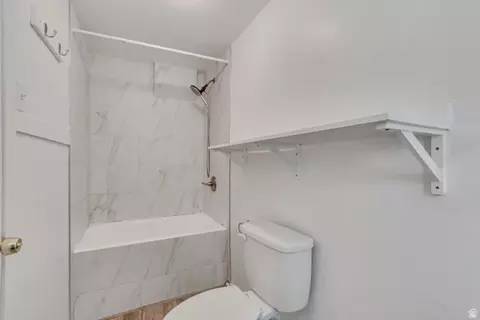 Bath - 8831 S 400 E, Sandy, UT 84070 photo 2 of 3