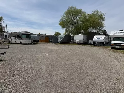 Exterior - 747 S Hanover Dr, Orem, UT 84058 photo 4 of 9