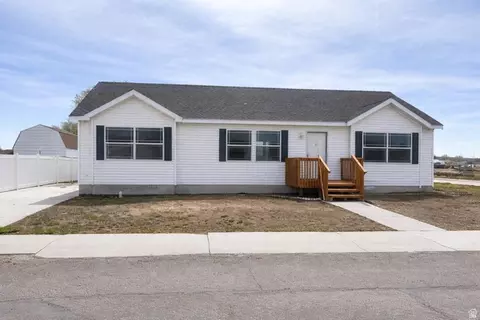 710 Ash St, Wellington, UT 84542