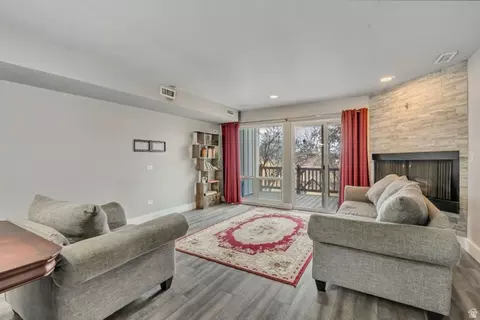 Living - 5189 S Gravenstein Park W, Murray, UT 84123 photo 2 of 2