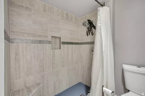 Bath - 5189 S Gravenstein Park W, Murray, UT 84123 photo 3 of 4