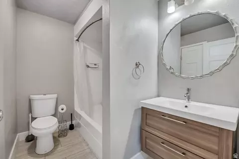 Bath - 5189 S Gravenstein Park W, Murray, UT 84123 photo 1 of 4