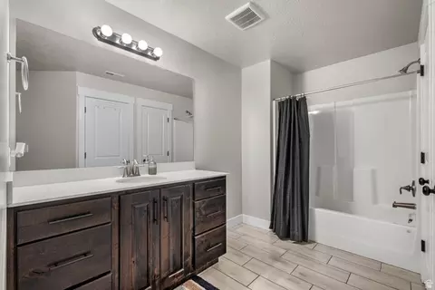 Bath - 1085 N Coachman Ln, Spanish Fork, UT 84660 photo 3 of 5