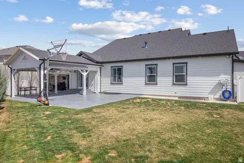 Exterior - 1085 N Coachman Ln, Spanish Fork, UT 84660 photo 4 of 9