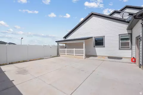Exterior - 1085 N Coachman Ln, Spanish Fork, UT 84660 photo 3 of 9