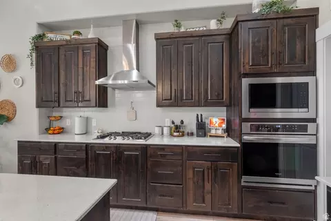 Kitchen - 1085 N Coachman Ln, Spanish Fork, UT 84660 photo 2 of 4