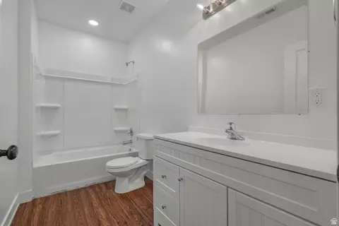 Bath - 1085 N Coachman Ln, Spanish Fork, UT 84660 photo 5 of 5