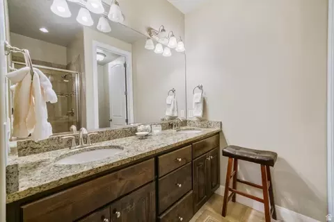 Bath - 4154 E Torrey Pines Dr, Washington, UT 84780 photo 1 of 2