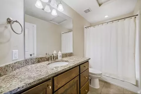 Bath - 4154 E Torrey Pines Dr, Washington, UT 84780 photo 2 of 2