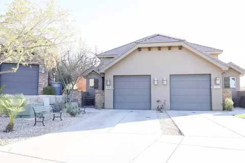 4285 E Razor Ridge Dr, Washington, UT 84780