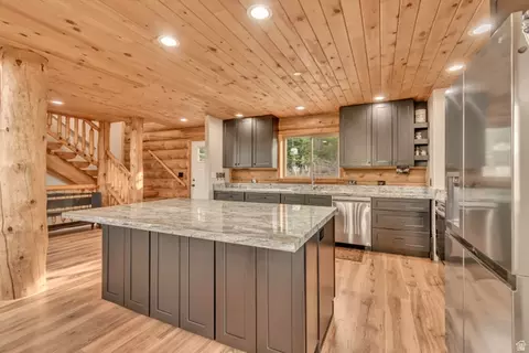Kitchen - 17029 S Alta Dr, Spanish Fork, UT 84660 photo 4 of 6