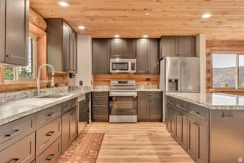 Kitchen - 17029 S Alta Dr, Spanish Fork, UT 84660 photo 2 of 6