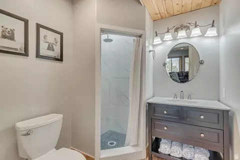 Bath - 17029 S Alta Dr, Spanish Fork, UT 84660 photo 2 of 6