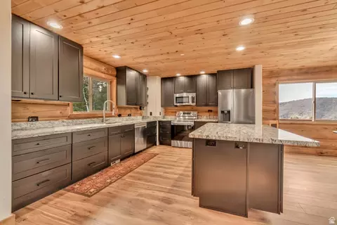 Kitchen - 17029 S Alta Dr, Spanish Fork, UT 84660 photo 3 of 6
