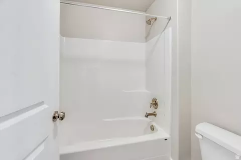 Bath - 8703 N Riviera Aly, Eagle Mountain, UT 84005 photo 6 of 7
