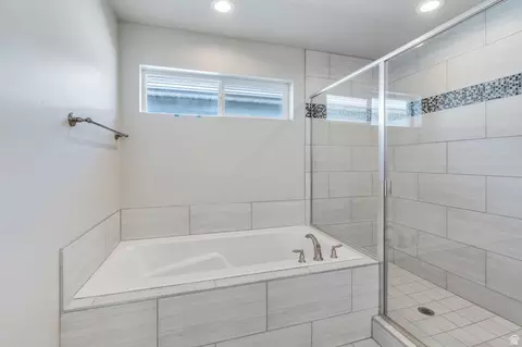 Bath - 8703 N Riviera Aly, Eagle Mountain, UT 84005 photo 3 of 7