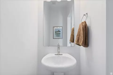 Bath - 1342 E 1280 N #08-29, Payson, UT 84651 photo 1 of 3