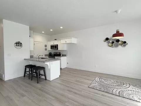 Kitchen - 5124 E Lakefield Dr, Eagle Mountain, UT 84005 photo 3 of 5