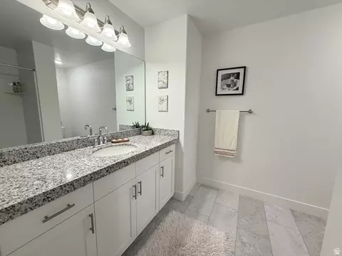 Bath - 5124 E Lakefield Dr, Eagle Mountain, UT 84005 photo 3 of 5