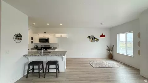 Kitchen - 5124 E Lakefield Dr, Eagle Mountain, UT 84005 photo 2 of 5