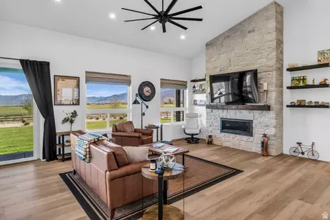 Living - 943 Hart Loop, Kamas, UT 84036 photo 2 of 3