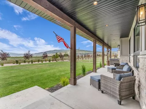 Exterior - 943 Hart Loop, Kamas, UT 84036 photo 2 of 10