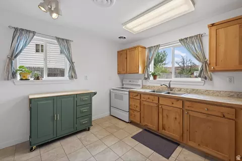 Kitchen - 430 Ute Cir, Moab, UT 84532 photo 1 of 3