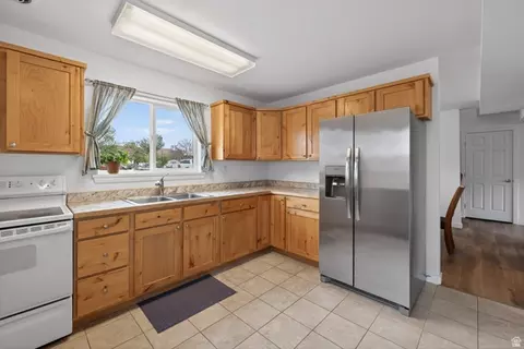 Kitchen - 430 Ute Cir, Moab, UT 84532 photo 3 of 3