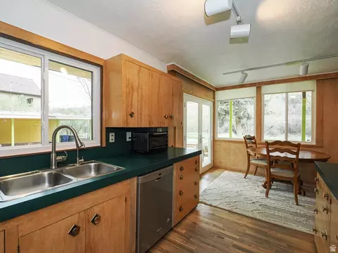 Kitchen - 6030 E Red Hill Ln, Emigration Canyon, UT 84108 photo 4 of 4